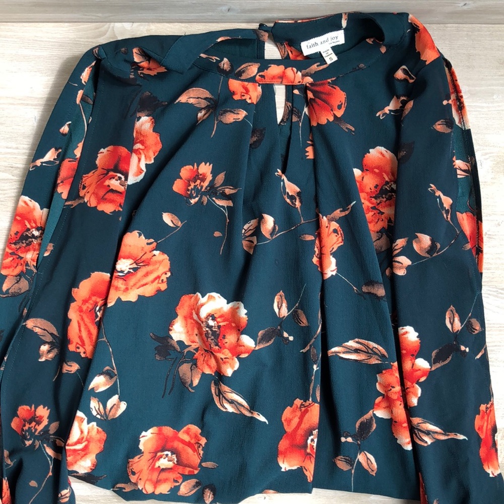 Long sleeve floral top